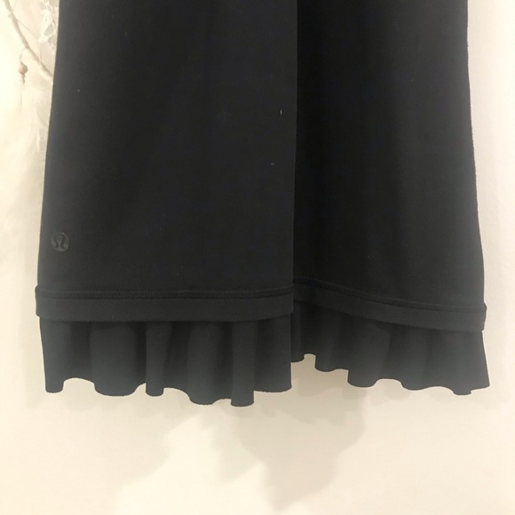 LULULEMON . Ruffle Bottom CRB - Picture 3 of 3